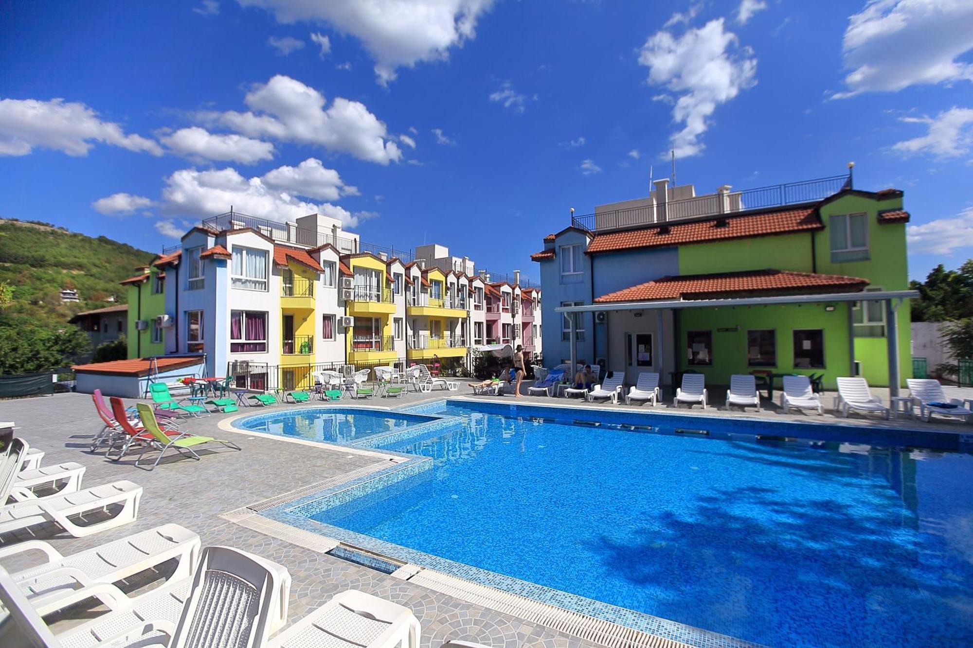 Private Apartment With Parking And Pool Balchik Ngoại thất bức ảnh