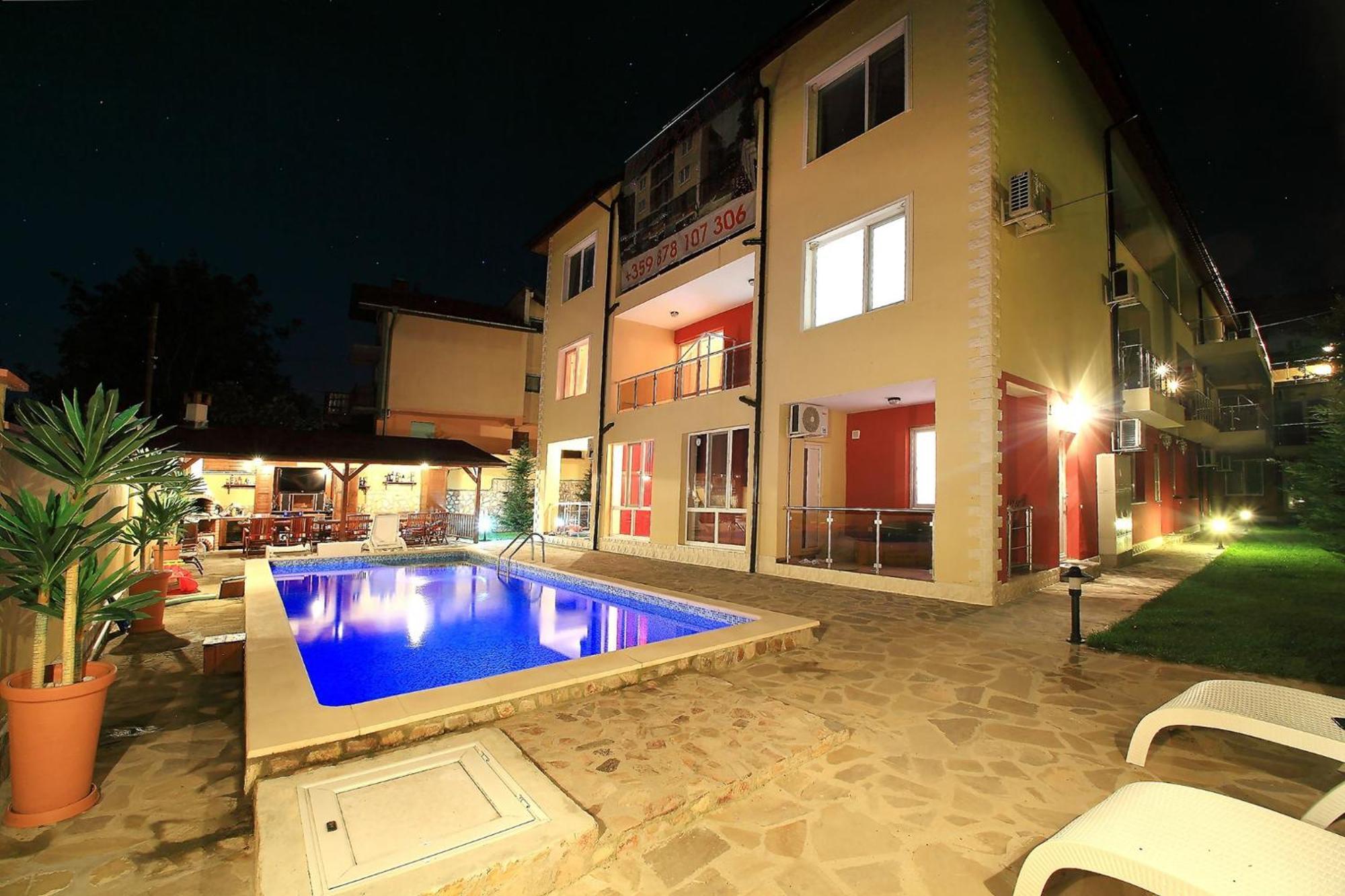 Private Apartment With Parking And Pool Balchik Ngoại thất bức ảnh