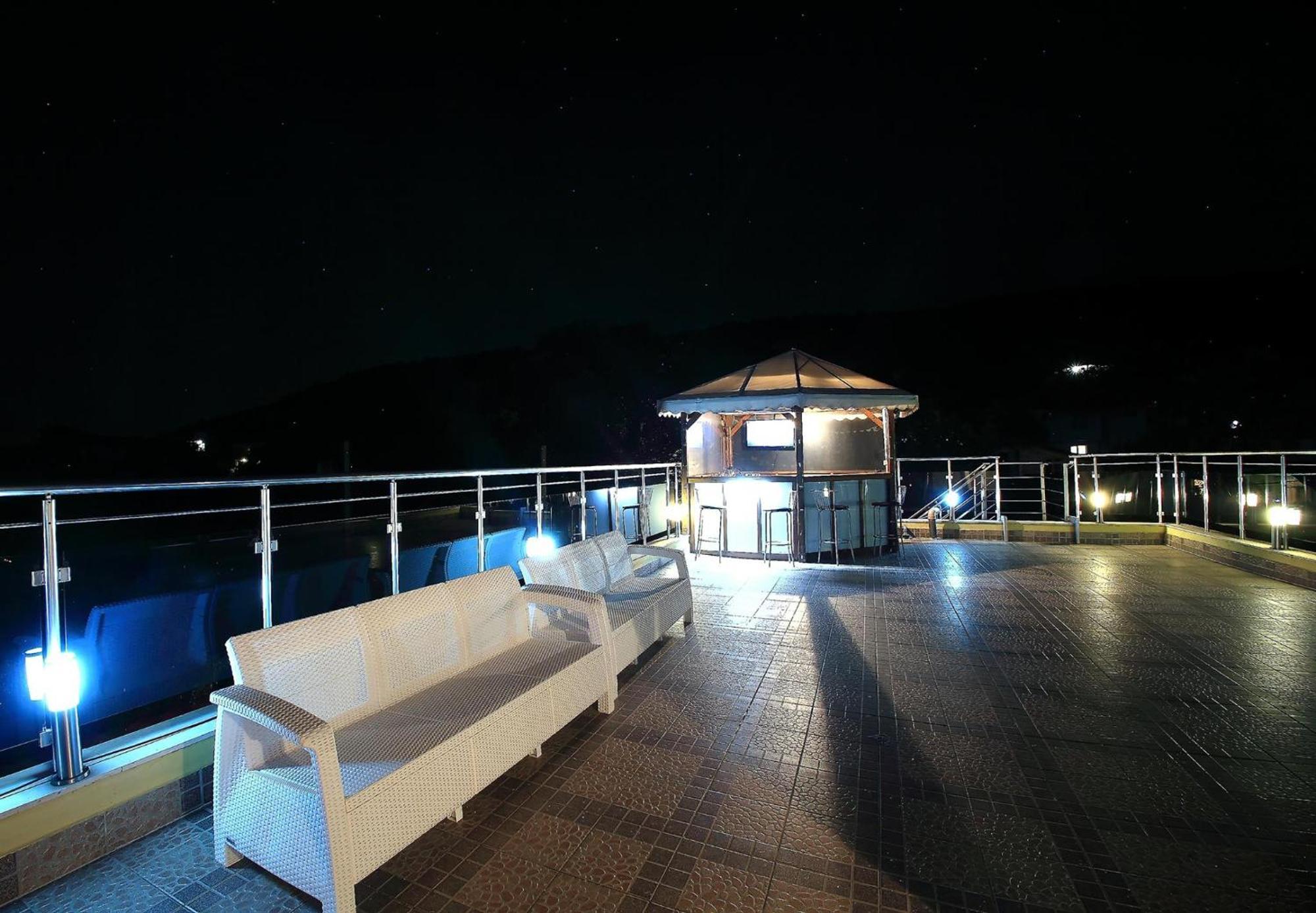 Private Apartment With Parking And Pool Balchik Ngoại thất bức ảnh